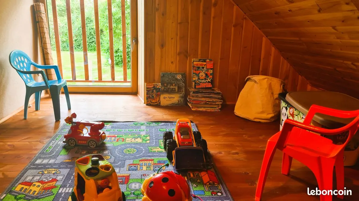 Coin jeux pour enfants à l'étage du gîte de Pleugueneuc
